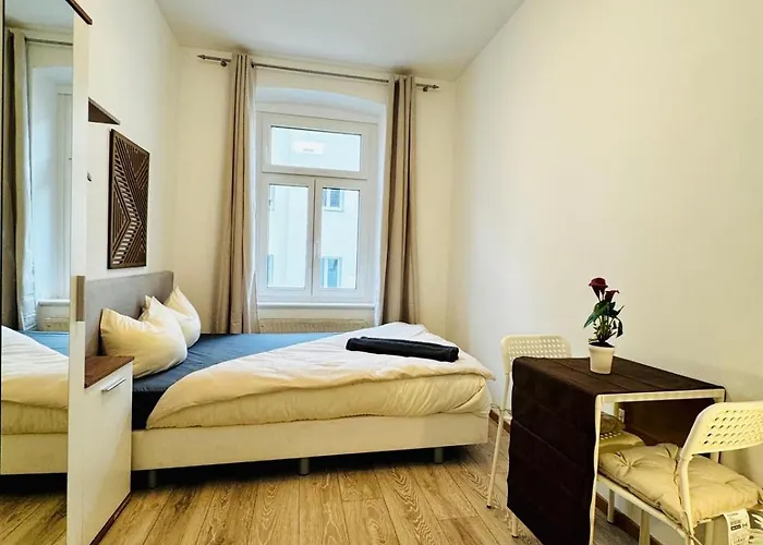 Apartment Stylish 4br Shared -10 Min Transport To Stadthalle *