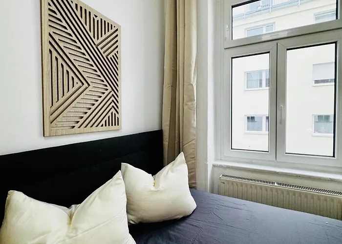 Stylish 4br Shared -10 Min Transport To Stadthalle Apartment