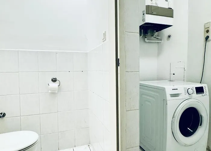 Apartment Stylish 4br Shared -10 Min Transport To Stadthalle *